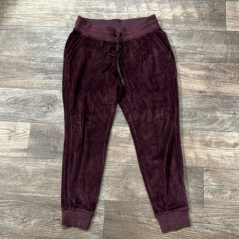 Lululemon Warm Down Jogger *Velour
Heathered Arctic Plum